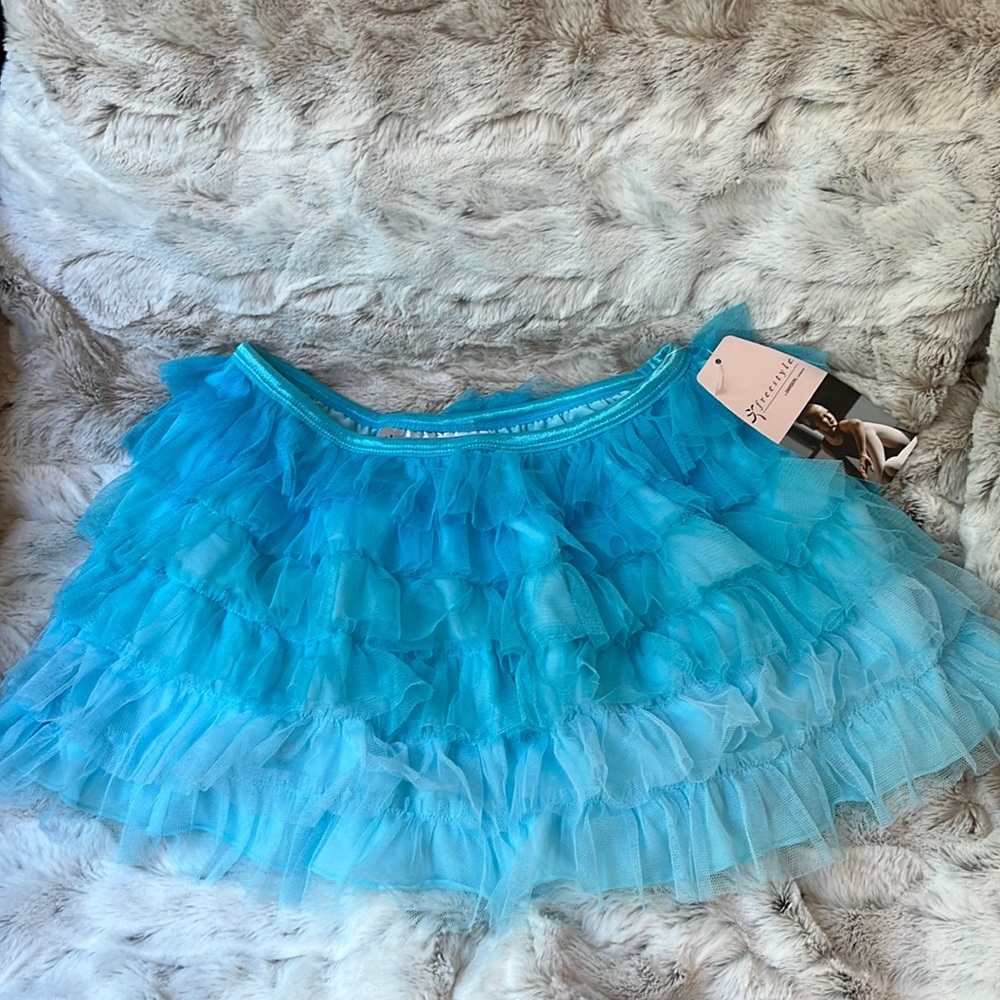 Danskin, Girls turquoise tutu skirt. Size L(10/12). NWT.